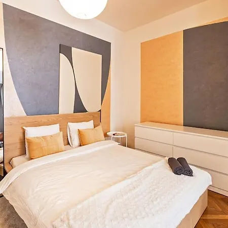 Unique Stylish - L3 * Prague