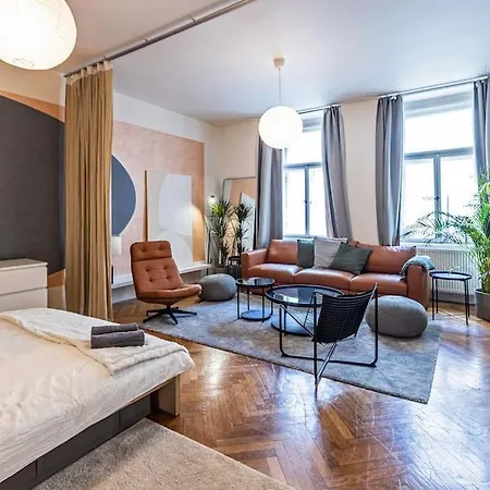 Unique Stylish - L3 * Praag