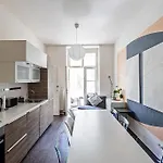Unique Stylish - L3 Apartment